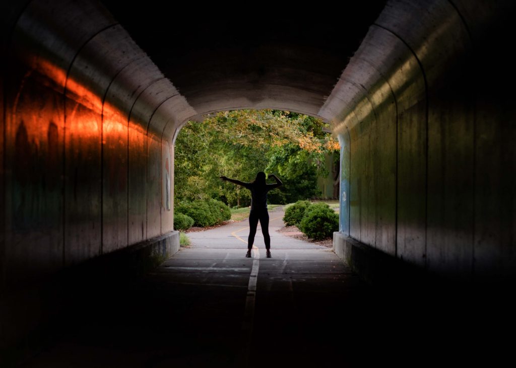 The River Queen - "dabbing" silhouette in tunnel