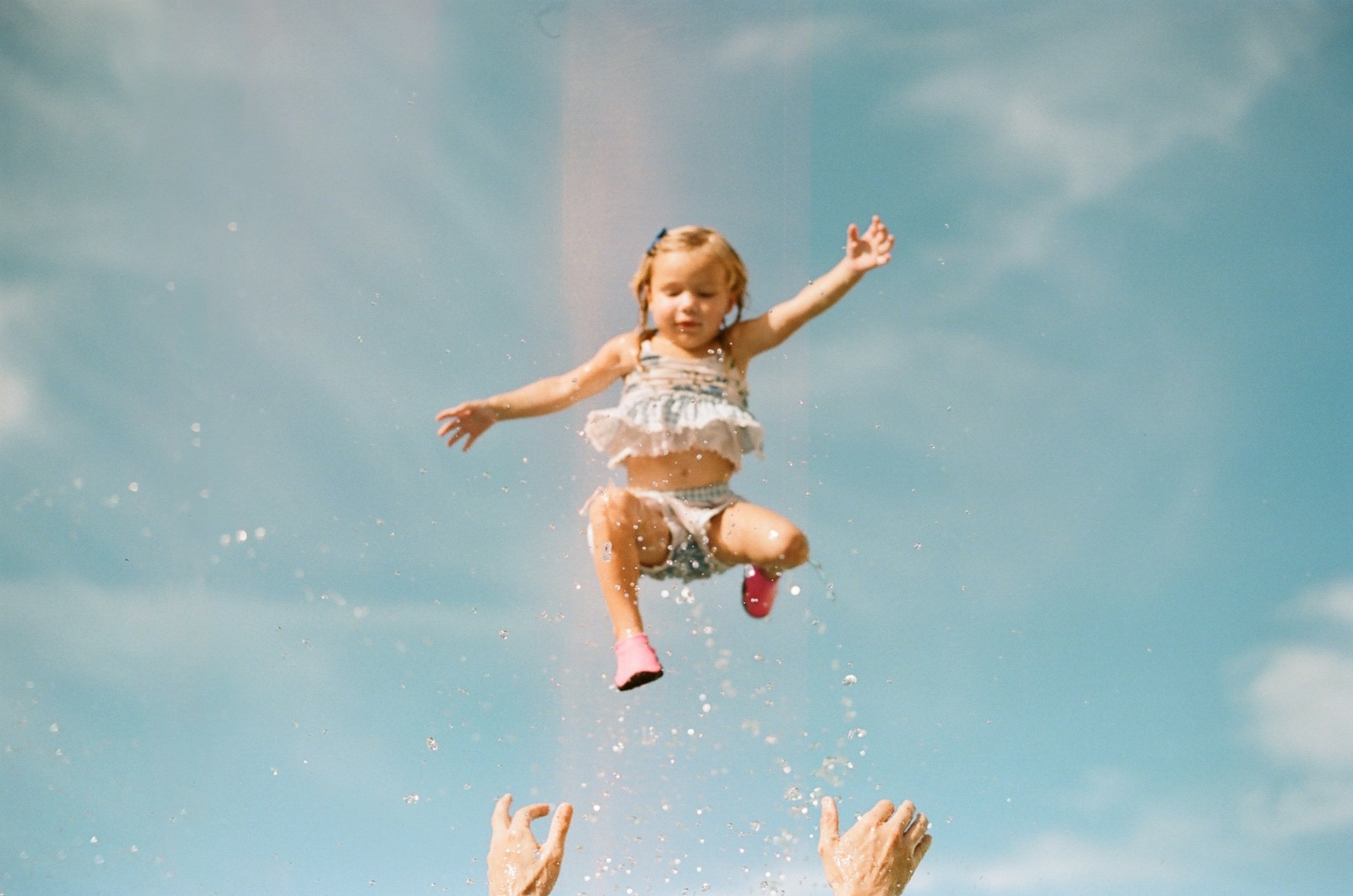 Click Pro Set Little Girl Jumping